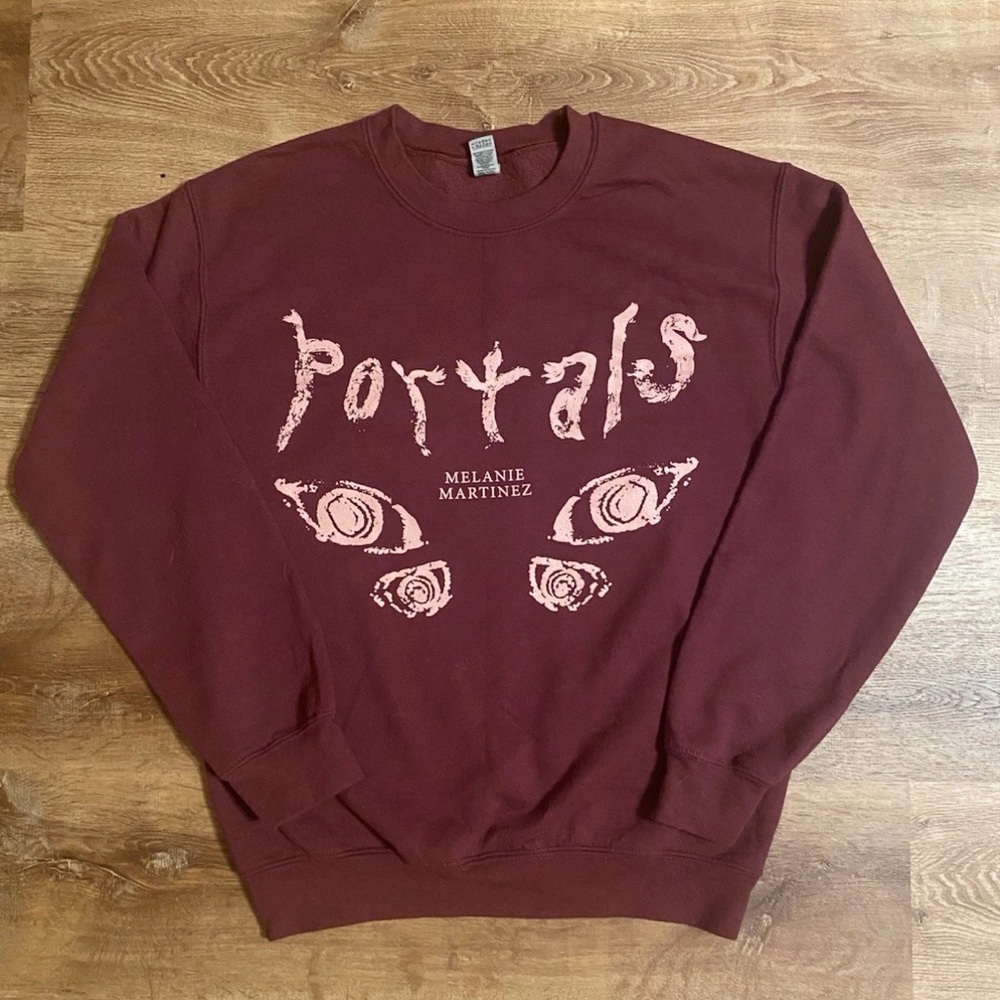 Melanie Martínez Portals Sweatshirt Maroon Women’s Size Small Cozy Pullover